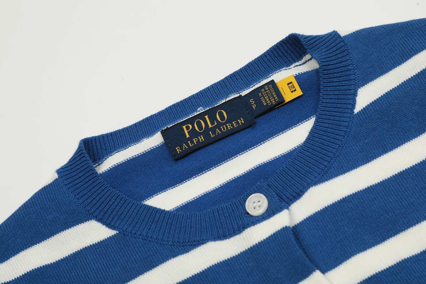 🅿️190 "Top quality" Style number: DS011# [Ralph Lauren jacquard striped round neck basic pony embroidered logo knitted cardigan long sleeves] ✅Ralph Lauren classic basic versatile plain striped jacquard knitted cardigan long-sleeved small jacket ✅Main supplier platform live broadcast Wholesale entities ✅ZP quality 1:1 pattern making Scan the code to enter the GF website Counter quality ✅Detailed quality The only one in Guangzhou Imported quality cotton yarn Mainly high-end, cost-effective, good quality, no need to say more ✅The version restores the original version, loose, comfortable and stress-free, simple is high-end, classic is timeless ✅The upper body is simple and easy to match, a must-have for goddess ootd. Good-looking clothes are never picky. A must-have in the goddess' wardrobe. Size: S-XL Color: navy blue red
